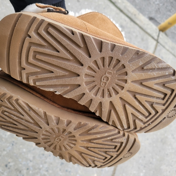 Ugg boots - Picture 7 of 7